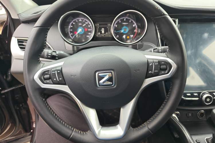 Used Zotye SR7 2016 1.5T CVT Cube Heart Edition China V Standard Steering Wheel