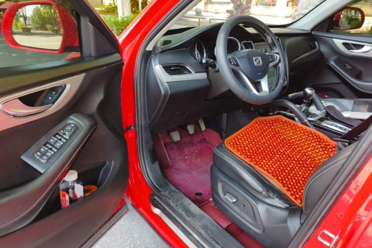 Used Zotye SR7 2016 1.5T Manual Cube Heart Edition China IV Standard Driver Seat