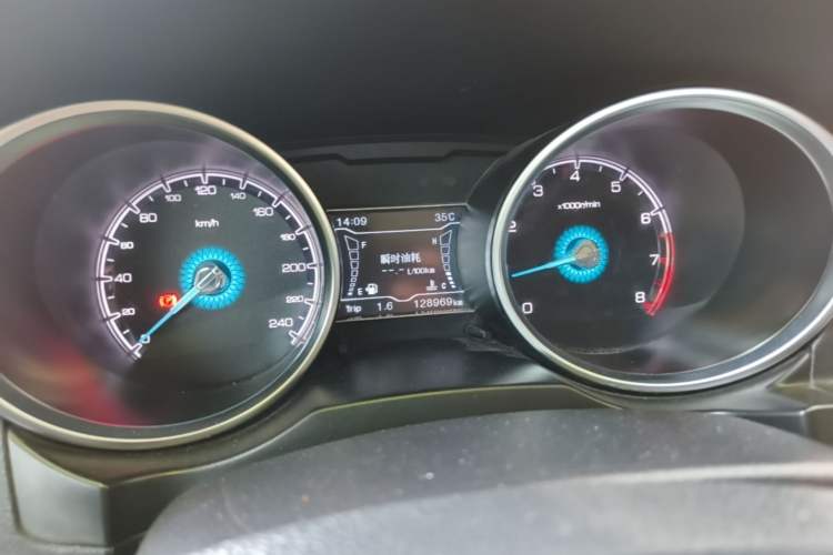 Used Zotye SR7 2016 1.5T Manual Cube Heart Edition China IV Standard Instrument Cluster
