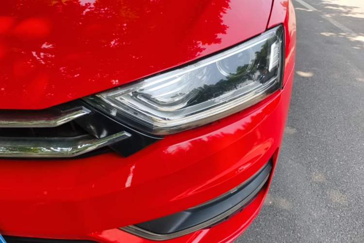 Used Zotye SR7 2016 1.5T Manual Cube Heart Edition China IV Standard Left Front Headlight