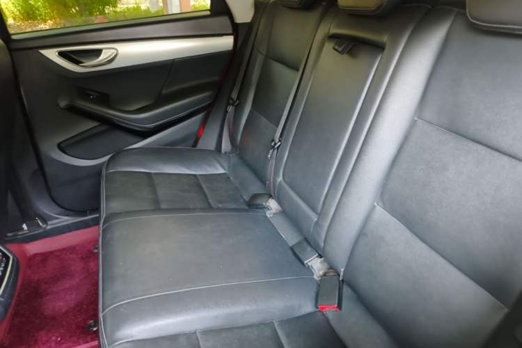 Used Zotye SR7 2016 1.5T Manual Cube Heart Edition China IV Standard Left Rear Seat