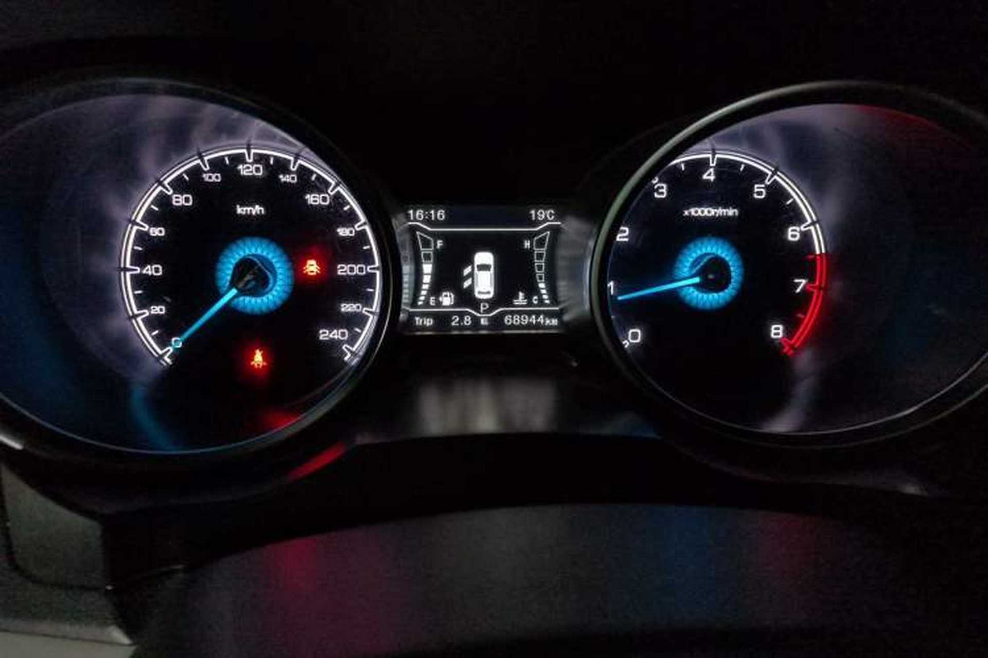 Used Zotye SR7 2016 1.5T CVT Cube Heart Edition China IV Standard Odometer Close Up