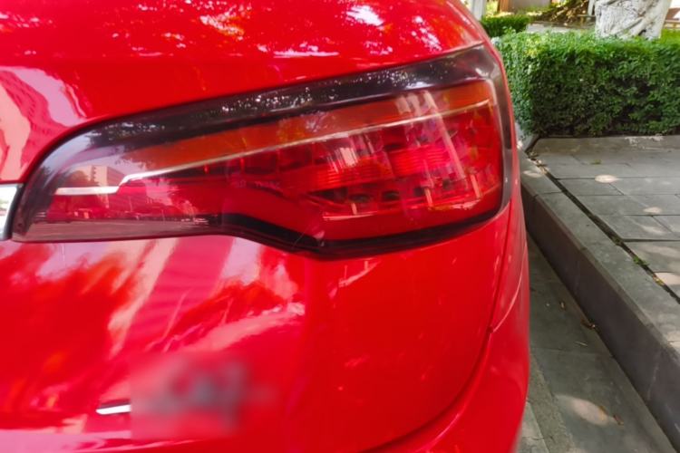 Used Zotye SR7 2016 1.5T Manual Cube Heart Edition China IV Standard Right Rear Taillight