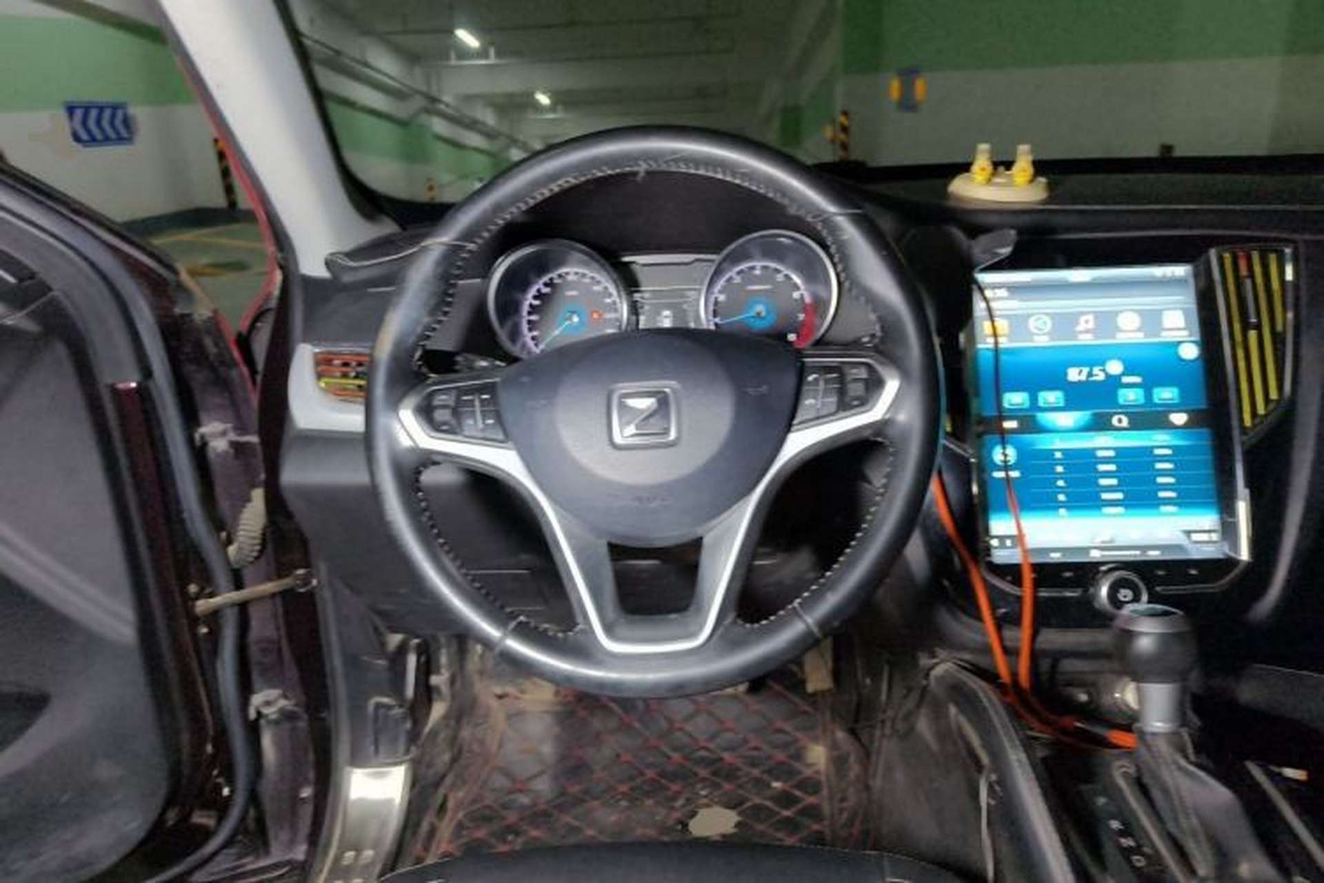Used Zotye SR7 2016 1.5T CVT Cube Heart Edition China IV Standard Steering Wheel