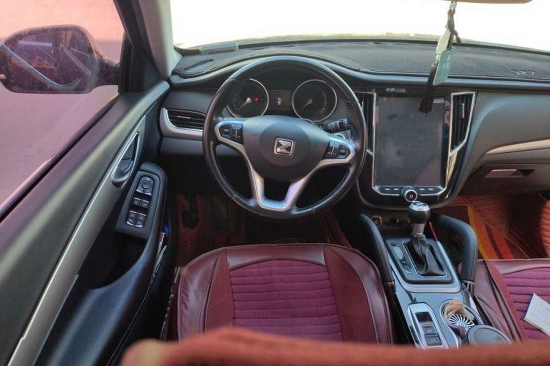 Used Zotye SR7 2016 1.5T CVT Cube Heart Edition China V Standard Steering Wheel