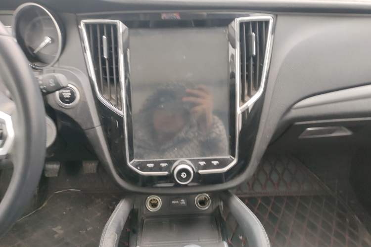 Used Zotye SR7 2016 1.5T Manual Cube Heart Edition China V Standard Audio And AC Panel