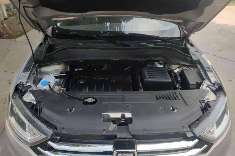 Used Zotye SR7 2016 1.5T Manual Cube Heart Edition China V Standard Engine Bay
