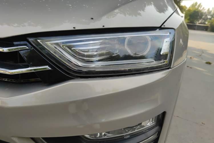 Used Zotye SR7 2016 1.5T Manual Cube Heart Edition China V Standard Left Front Headlight