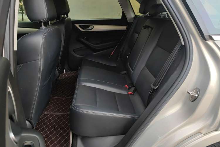 Used Zotye SR7 2016 1.5T Manual Cube Heart Edition China V Standard Left Rear Seat