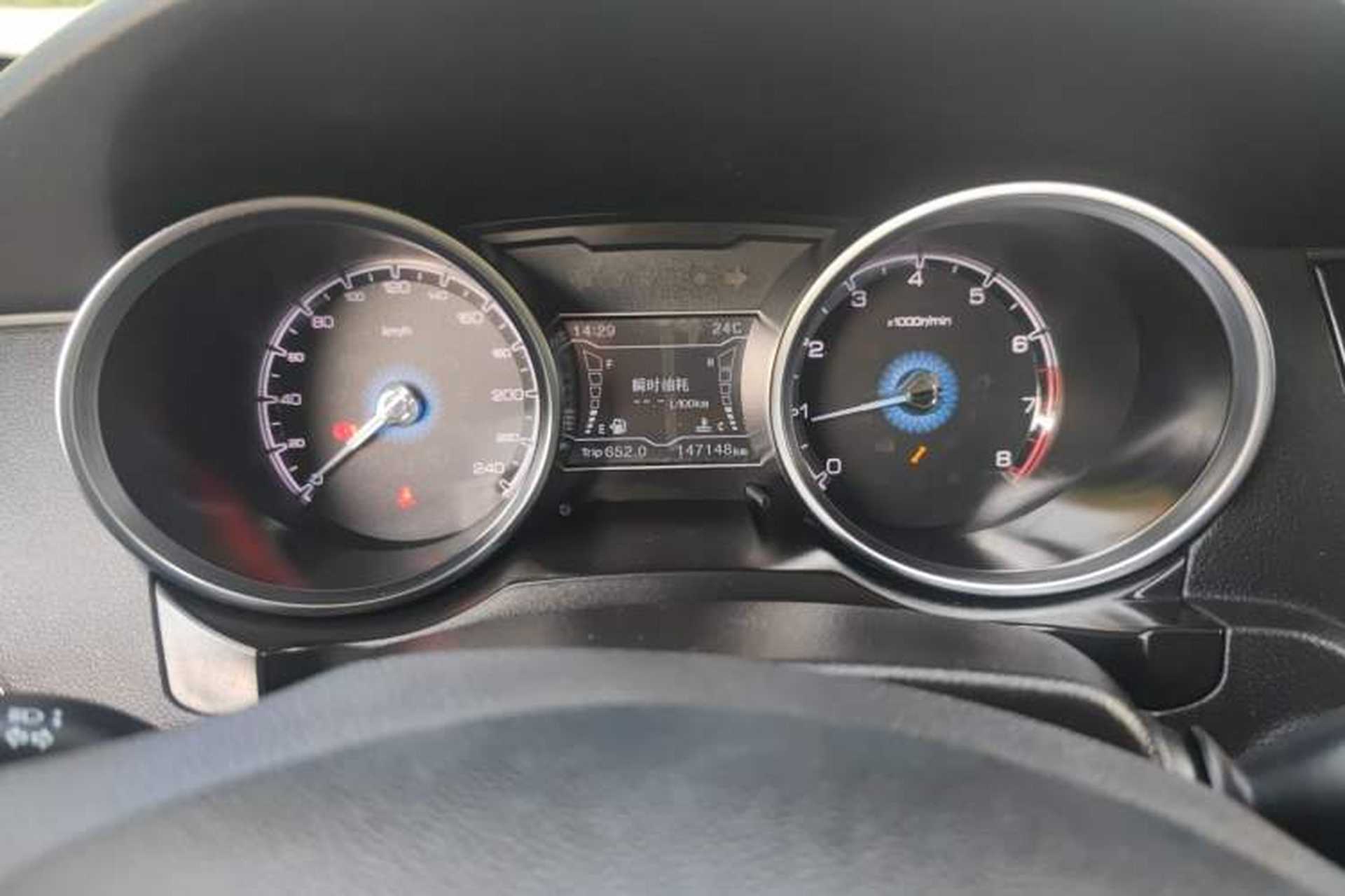 Used Zotye SR7 2016 1.5T Manual Cube Heart Edition China V Standard Odometer Close Up