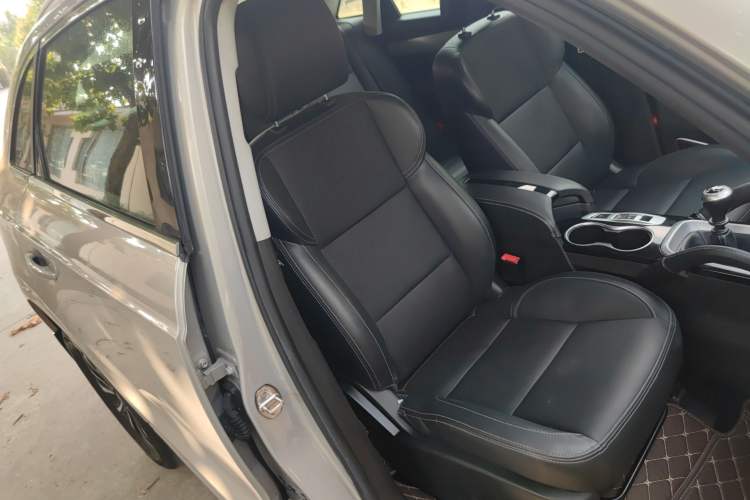 Used Zotye SR7 2016 1.5T Manual Cube Heart Edition China V Standard Right Front Seat