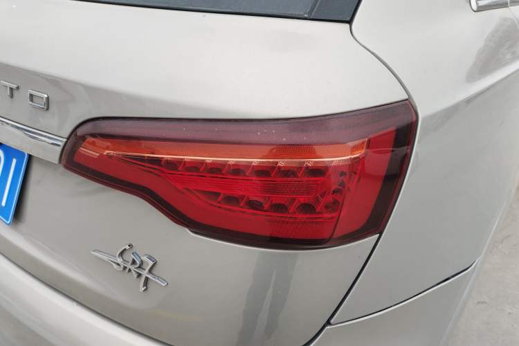 Used Zotye SR7 2016 1.5T Manual Cube Heart Edition China V Standard Right Rear Taillight
