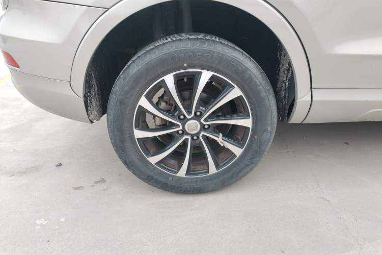 Used Zotye SR7 2016 1.5T Manual Cube Heart Edition China V Standard Right Rear Wheel Hub