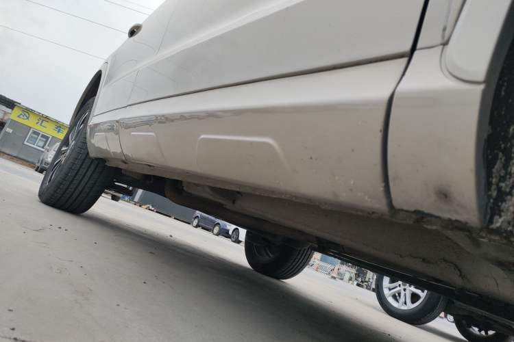 Used Zotye SR7 2016 1.5T Manual Cube Heart Edition China V Standard Right Side Sill