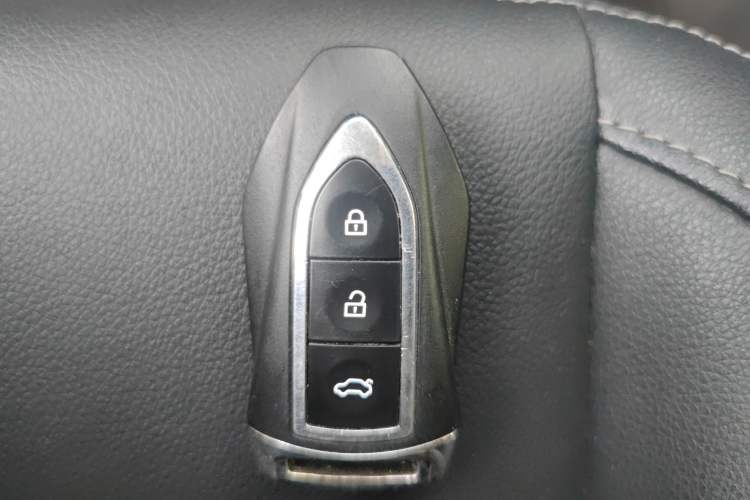 Used Zotye SR7 2016 1.5T Manual Cube Heart Edition China V Standard Vehicle Key