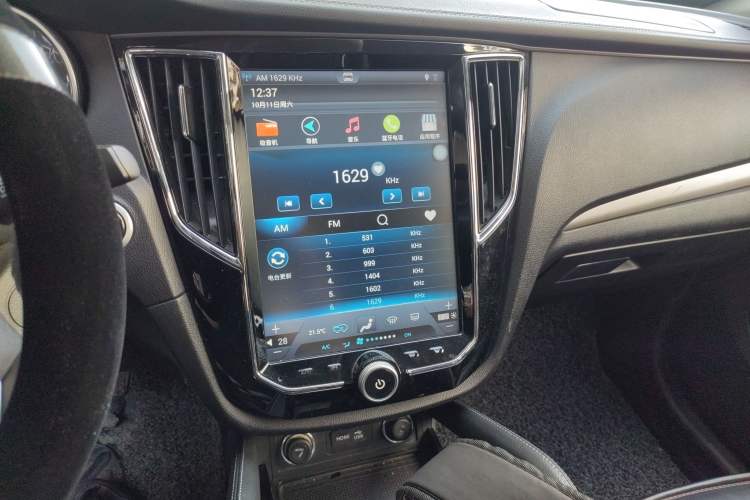 Used Zotye SR7 2016 1.5T Manual Cube Heart Edition China IV Standard Audio And AC Panel