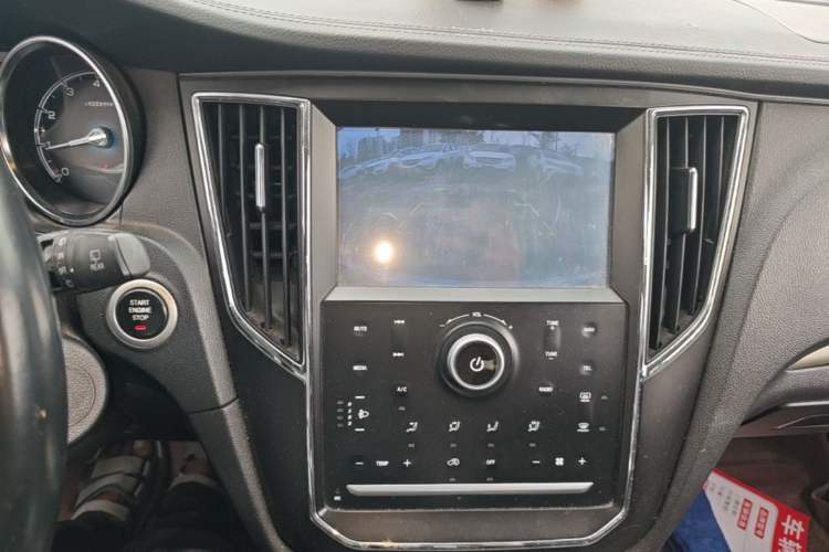 Used Zotye SR7 2016 1.5T CVT Cube Road Edition China IV Standard Audio And AC Panel