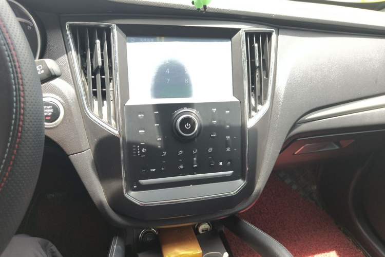 Used Zotye SR7 2016 1.5T Manual Cube Road Edition China V Standard Audio And AC Panel