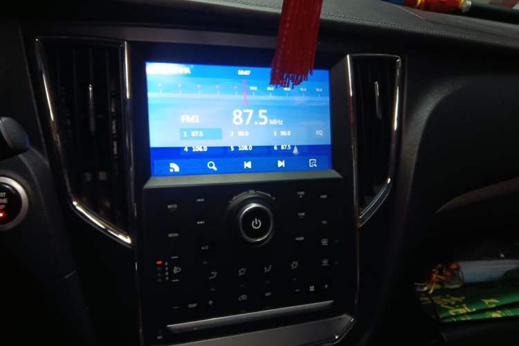 Used Zotye SR7 2016 1.5T Manual Cube Road Edition China V Standard Audio And AC Panel
