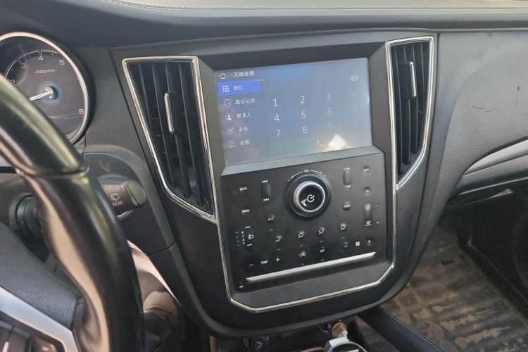Used Zotye SR7 2016 1.5T CVT Cube Road Edition China IV Standard Audio And AC Panel