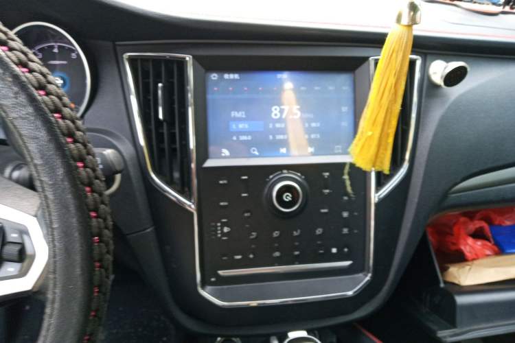 Used Zotye SR7 2016 1.5T CVT Cube Road Edition China IV Standard Audio And AC Panel