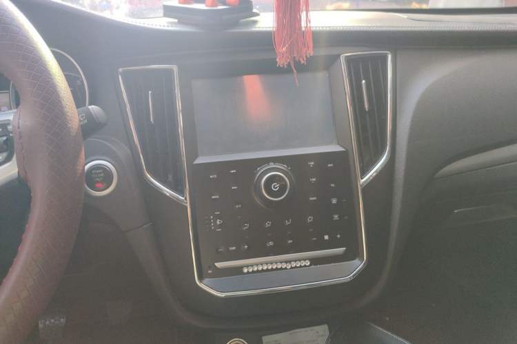 Used Zotye SR7 2016 1.5T Manual Cube Road Edition China V Standard Audio And AC Panel