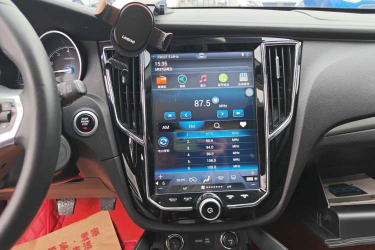 Used Zotye SR7 2016 1.5T Manual Cube Heart Edition China IV Standard Audio And AC Panel