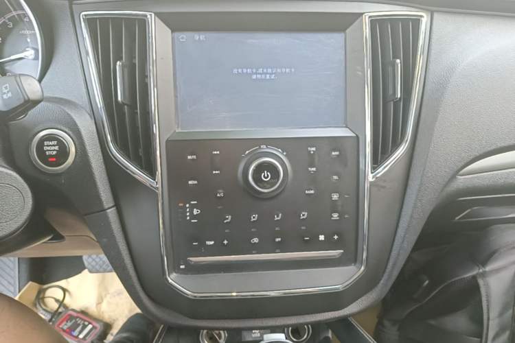 Used Zotye SR7 2016 1.5T CVT Cube Road Edition China V Standard Audio And AC Panel