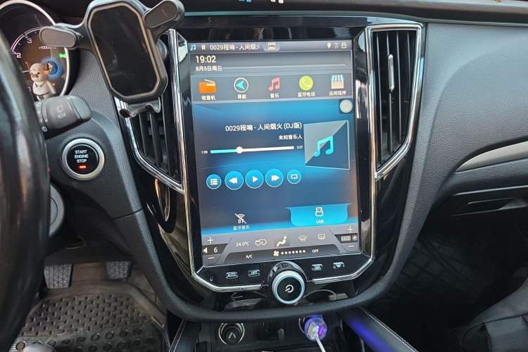 Used Zotye SR7 2016 1.5T Manual Cube Heart Edition China IV Standard Audio And AC Panel