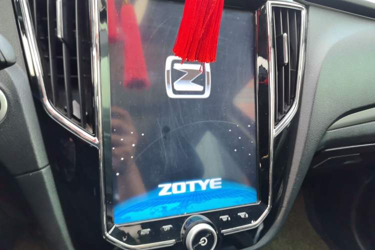 Used Zotye SR7 2016 1.5T CVT Cube Heart Edition China IV Standard Audio And AC Panel
