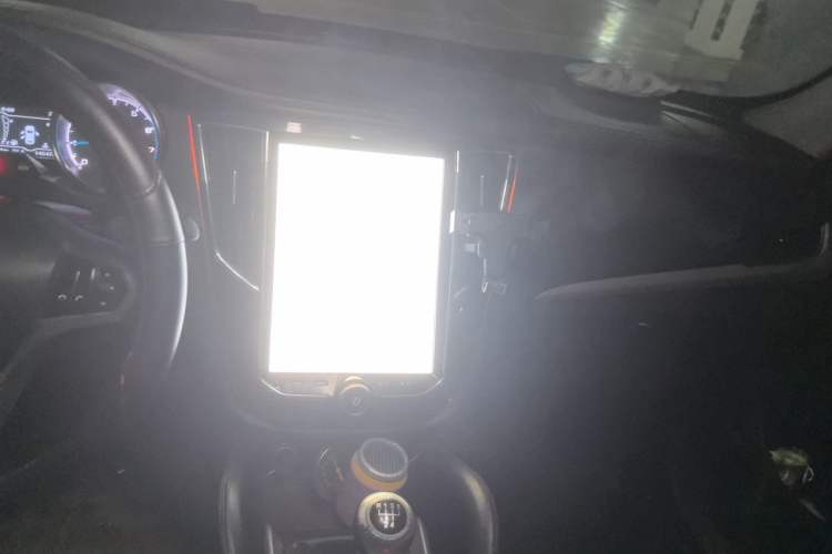 Used Zotye SR7 2016 1.5T Manual Cube Heart Edition China V Standard Audio And AC Panel