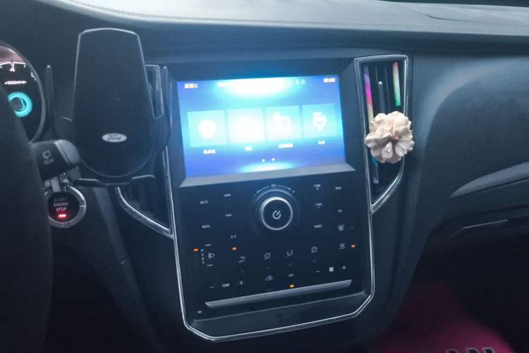 Used Zotye SR7 2016 1.5T Manual Cube Road Edition China V Standard Audio And AC Panel