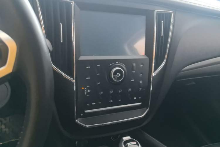 Used Zotye SR7 2016 1.5T CVT Cube Road Edition China IV Standard Audio And AC Panel