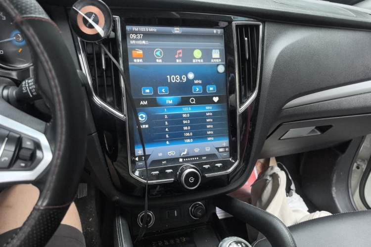 Used Zotye SR7 2016 1.5T Manual Cube Heart Edition China IV Standard Audio And AC Panel