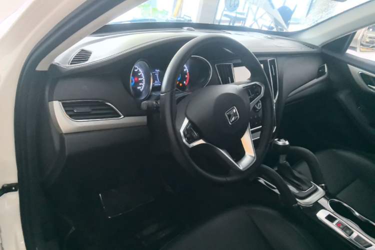 Used Zotye SR7 2016 1.5T CVT Cube Road Edition China IV Standard Center Console