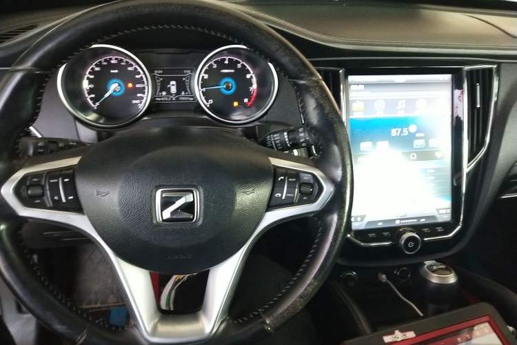Used Zotye SR7 2016 1.5T CVT Cube Heart Edition China IV Standard Center Console