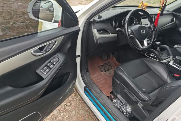 Used Zotye SR7 2016 1.5T CVT Cube Road Edition China IV Standard Driver Seat