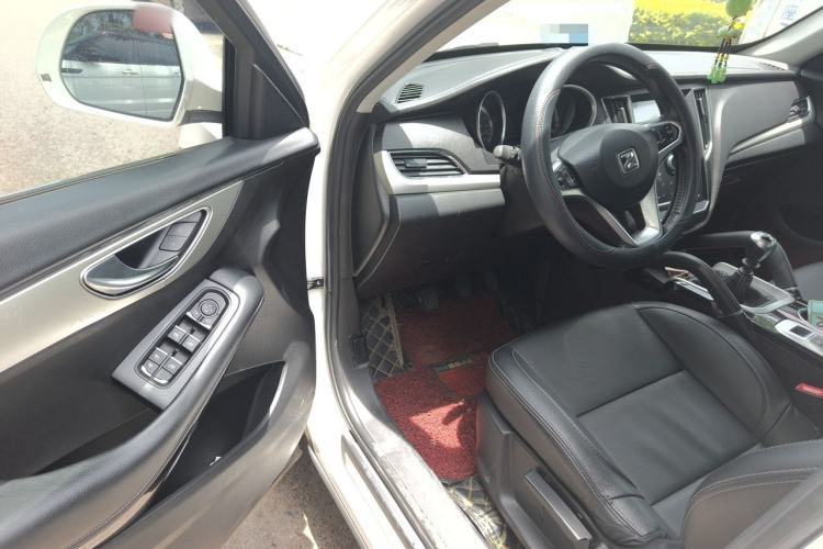 Used Zotye SR7 2016 1.5T Manual Cube Road Edition China V Standard Driver Seat
