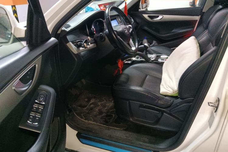 Used Zotye SR7 2016 1.5T Manual Cube Road Edition China V Standard Driver Seat