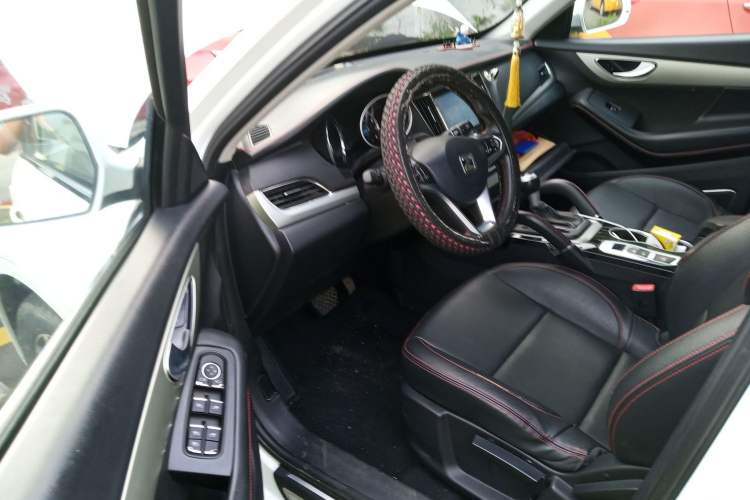 Used Zotye SR7 2016 1.5T CVT Cube Road Edition China IV Standard Driver Seat