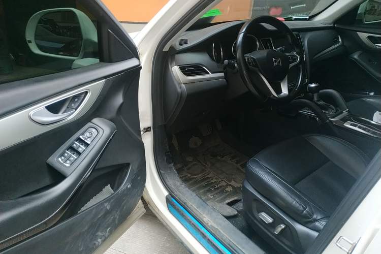 Used Zotye SR7 2016 1.5T CVT Cube Heart Edition China V Standard Driver Seat