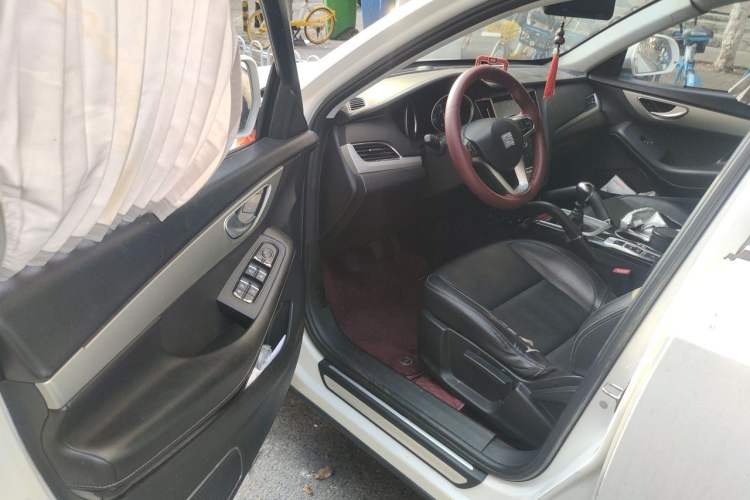 Used Zotye SR7 2016 1.5T Manual Cube Road Edition China V Standard Driver Seat