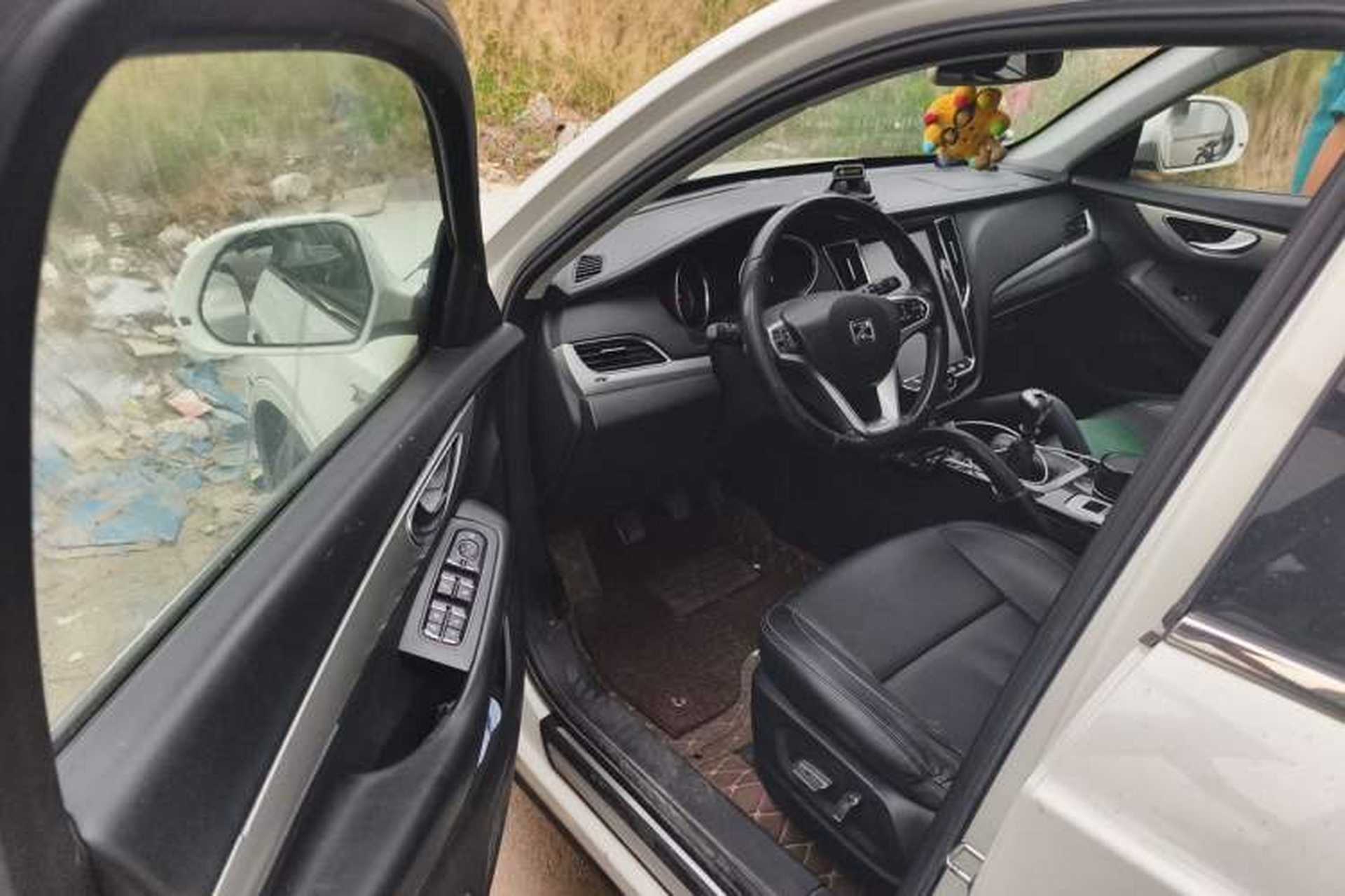 Used Zotye SR7 2016 1.5T Manual Cube Heart Edition China IV Standard Driver Seat