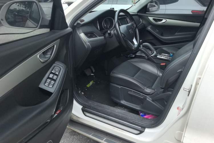 Used Zotye SR7 2016 1.5T CVT Cube Road Edition China V Standard Driver Seat