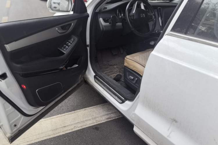 Used Zotye SR7 2016 1.5T CVT Cube Heart Edition China IV Standard Driver Seat