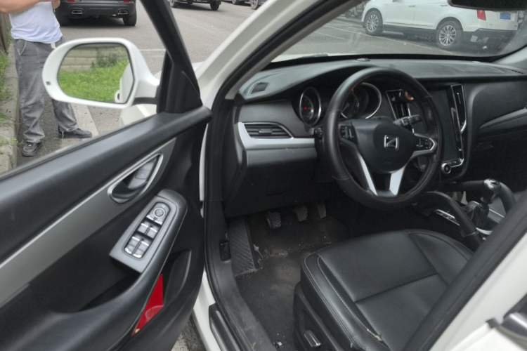 Used Zotye SR7 2016 1.5T Manual Cube Heart Edition China IV Standard Driver Seat