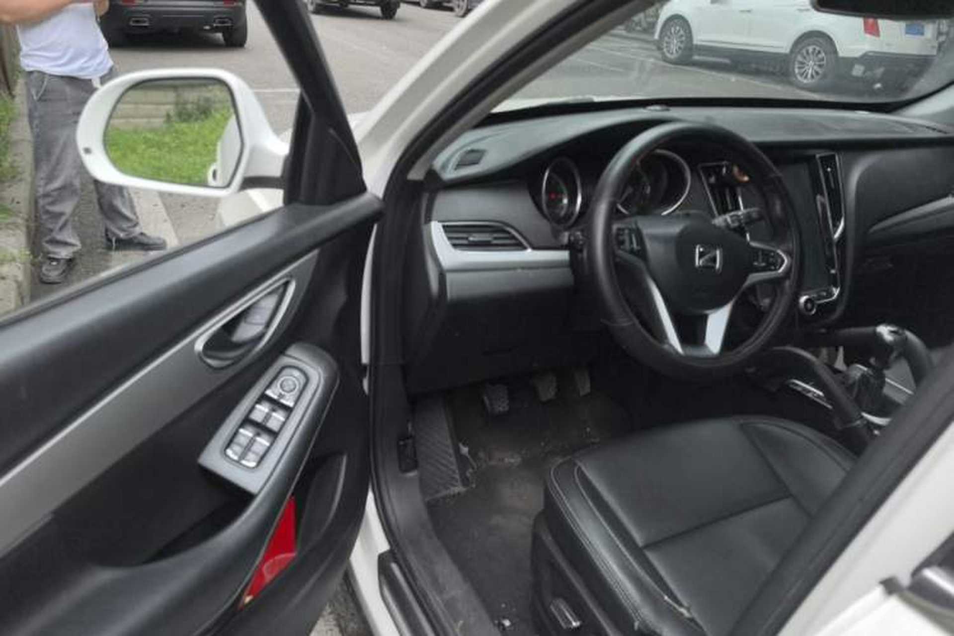 Used Zotye SR7 2016 1.5T Manual Cube Heart Edition China IV Standard Driver Seat
