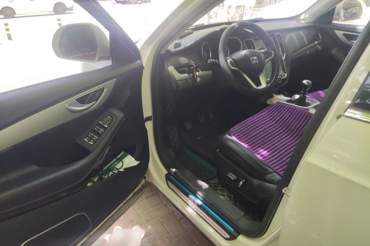 Used Zotye SR7 2016 1.5T Manual Cube Heart Edition China V Standard Driver Seat