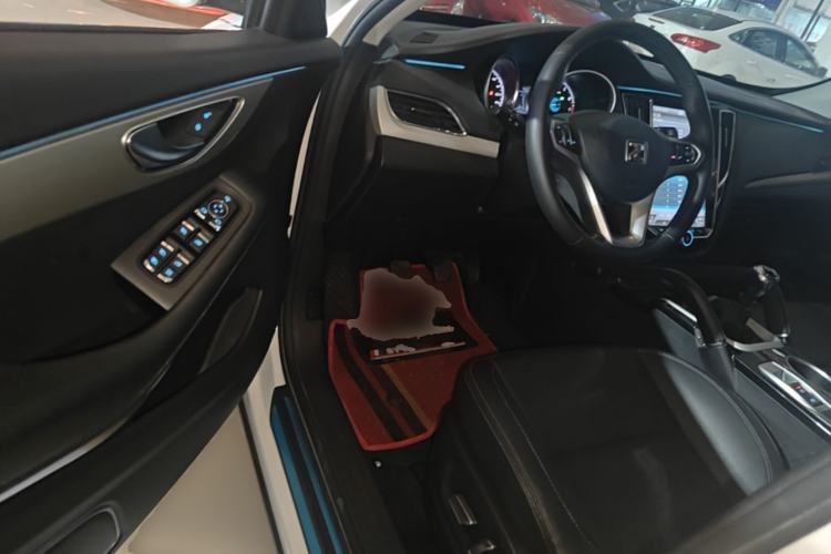 Used Zotye SR7 2016 1.5T Manual Cube Heart Edition China V Standard Driver Seat