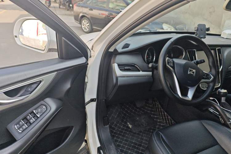 Used Zotye SR7 2016 1.5T CVT Cube Heart Edition China V Standard Driver Seat